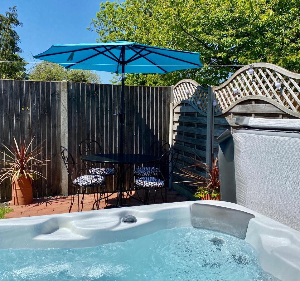 Saving Grace With Private Hot Tub Villa Bawdeswell Buitenkant foto