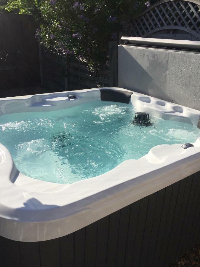 Saving Grace With Private Hot Tub Villa Bawdeswell Buitenkant foto